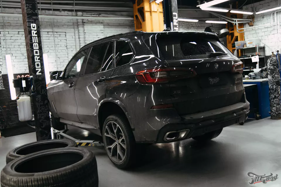 Фирменный шиномонтаж с адаптацией и балансировкой на стендах Hunter для BMW X5